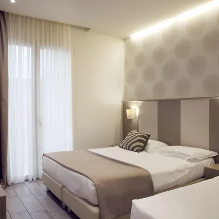 L'Hotel-2